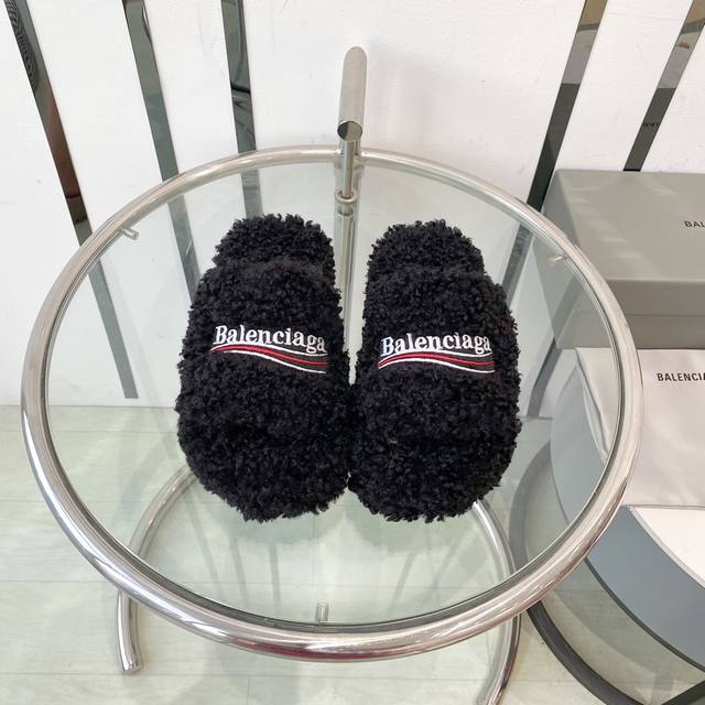 Balenciag A 厚底款 23新款可乐刺绣毛拖 鞋面：梭织羊卷毛 内里：梭织羊卷毛 大底：原版橡胶防滑耐磨底 Size ：35-39 40可订做不退换