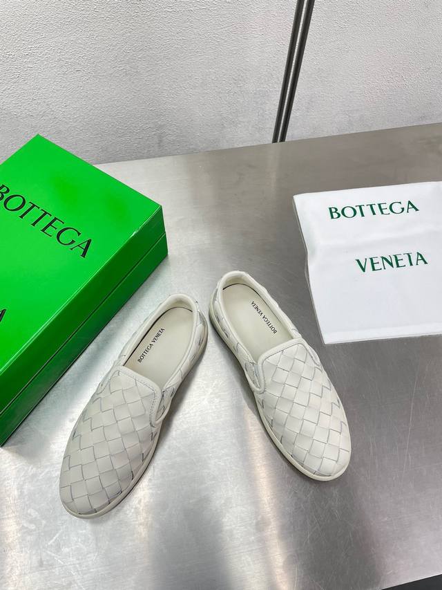 出 ，35-40 40定做 Bottega Veneta 女士sawyer运动鞋 纯手工 头层牛皮编织 高版本系列 超好看的编织鞋经典回归 黑白两个配色老客人心