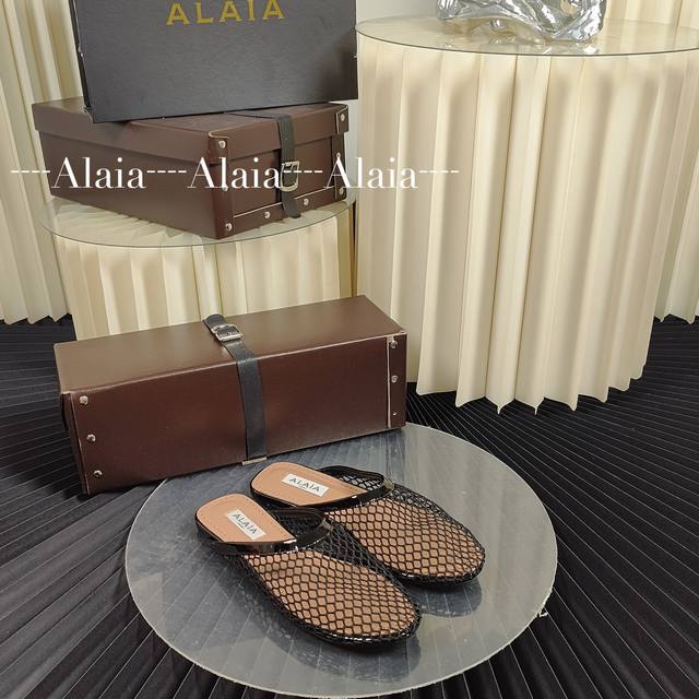 Alaia 24年新款alaia阿莱亚法式芭蕾舞平底拖鞋 Alaia大热门平底鞋，好看又好穿 今年超火的alaia玛丽珍芭蕾舞鞋已出货！明星人手一双。超舒服好穿