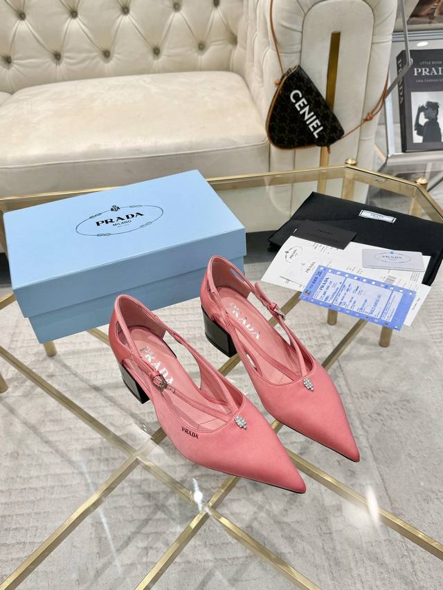 Pradr 普拉达 上新出厂价 进口真皮底 仿真皮底 Prad* Raf Simons X 2024 Aw 早春最新t台走秀粗跟系列款 鞋面：进口真丝面 内里：