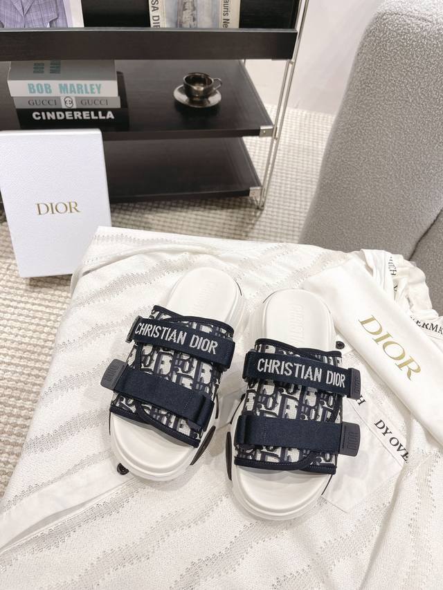 Dior D家爆火凉拖 市面顶级品质 鞋面魔术贴可调节松紧 原版进口科技面料 休闲百搭轻盈 鞋面:原版进口科技面料 大底:原版开模pu发泡组合底 内里:进口网眼