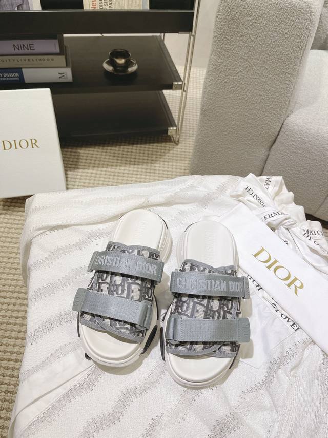 Dior D家爆火凉拖 市面顶级品质 鞋面魔术贴可调节松紧 原版进口科技面料 休闲百搭轻盈 鞋面:原版进口科技面料 大底:原版开模pu发泡组合底 内里:进口网眼