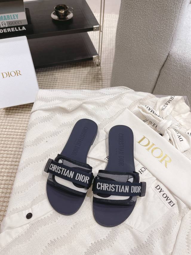 Dior D家2022最新魔术贴扣凉拖鞋系列 全新色系！ 原版完美复刻 最流行的配色面料 层次感超强 原版开模高档tpu大底 不是普通橡胶哈 非常舒适好走 鞋面