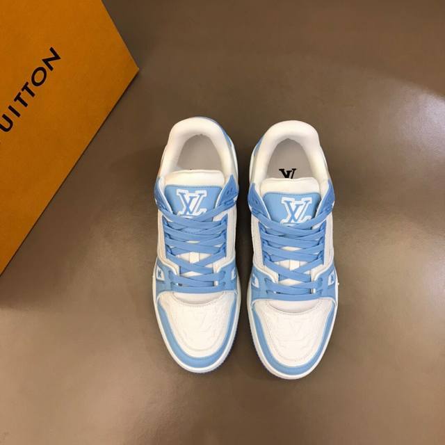 工厂价 Louis Vuitton Lv 休闲款 正码码数: 38-44 45可定制 商品等级：正品代购级别，欢迎对比验货 商品材料：精选 Italy 进口原版