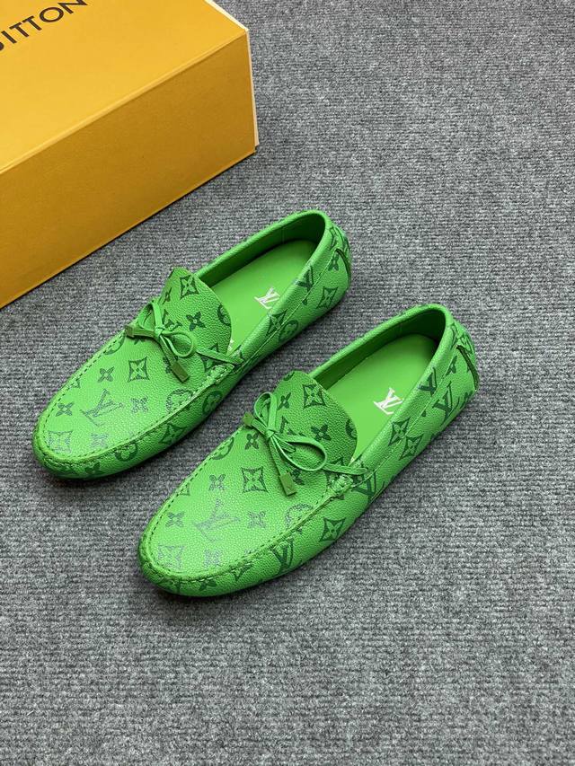 出厂价 Louisvuitton路易威登 Lv Driver 男士莫卡辛鞋是 Virgil Abloh 为路易威登设计的首款驾驶鞋。柔软牛皮革压印 Monogr