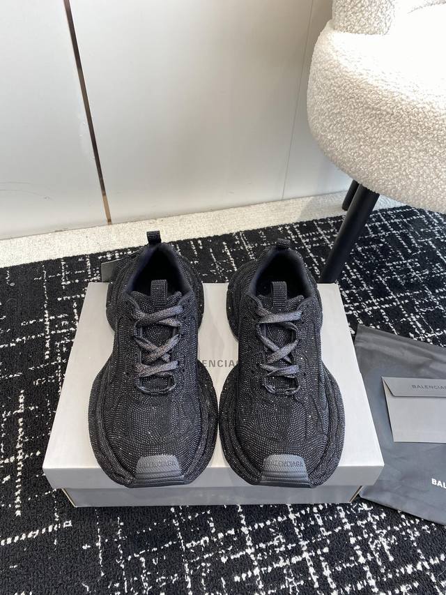 代购级 新款 Balenciaga 3Xl Sneaker 满钻施华洛世奇系列 鞋面鞋身全部用满钻覆盖 整体呈现奢华感觉 鞋型汲取了balenciaga Tra