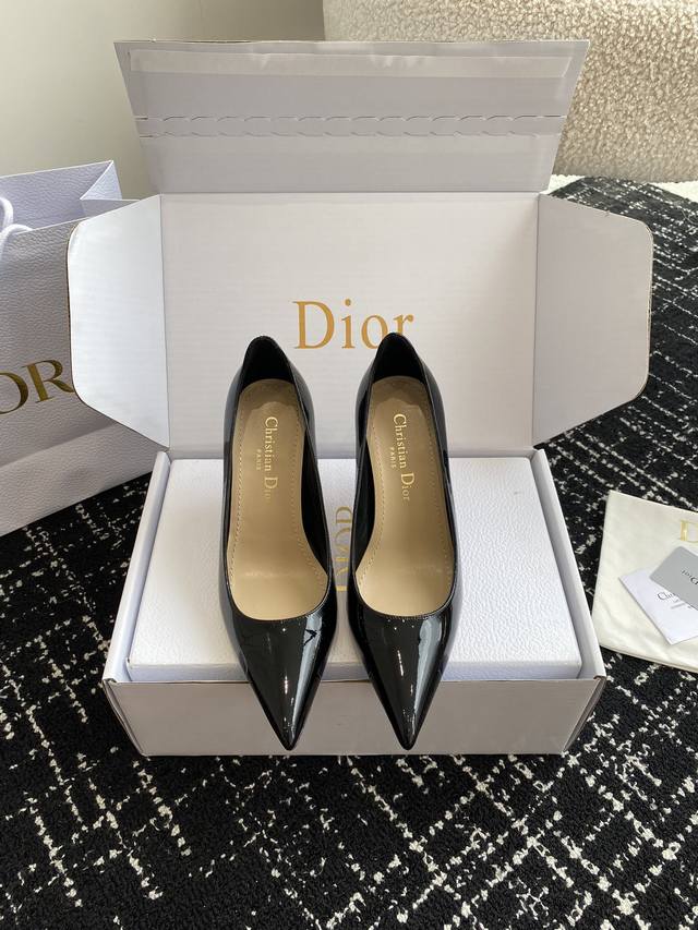 代购级 官网同步盒包装 Dior 迪奥 2024春夏走秀新款tribales系列女鞋 Cd明星同款时尚尖头珍珠字母logo五金扣高跟单鞋 市面顶级高端版本 材质