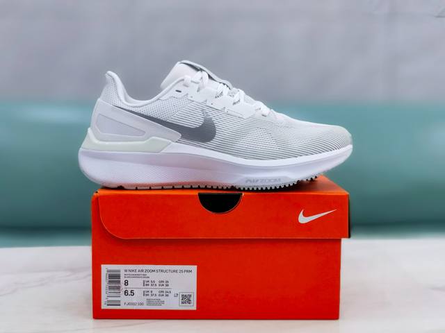 耐克nike Air Zoom Structure 登月 25代 网面透气跑鞋 采用透气网眼鞋面搭配外翻式鞋口，为脚跟区域营造出色舒适度，而在鞋底部分，搭载全掌