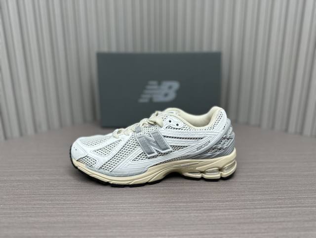 白灰色 36～45 New Balance 1906R 潮流复古休闲跑步鞋 白灰色 货号m1906Rp 尺码：36、37、37.5、38、38.5、39.5、4