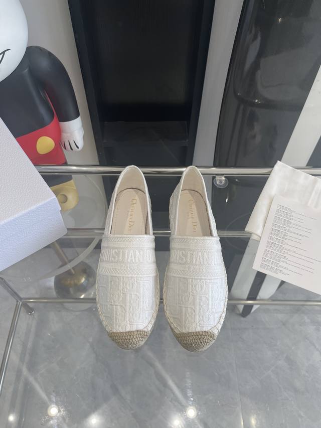 代购级 Dior 迪奥 24Ss 春夏新款 渔夫鞋 经典l设计可谓是这两年主打系列 无论包包鞋子还是是衣服都非常的热门 专柜同步 发货包装 原版定制 各方面细节