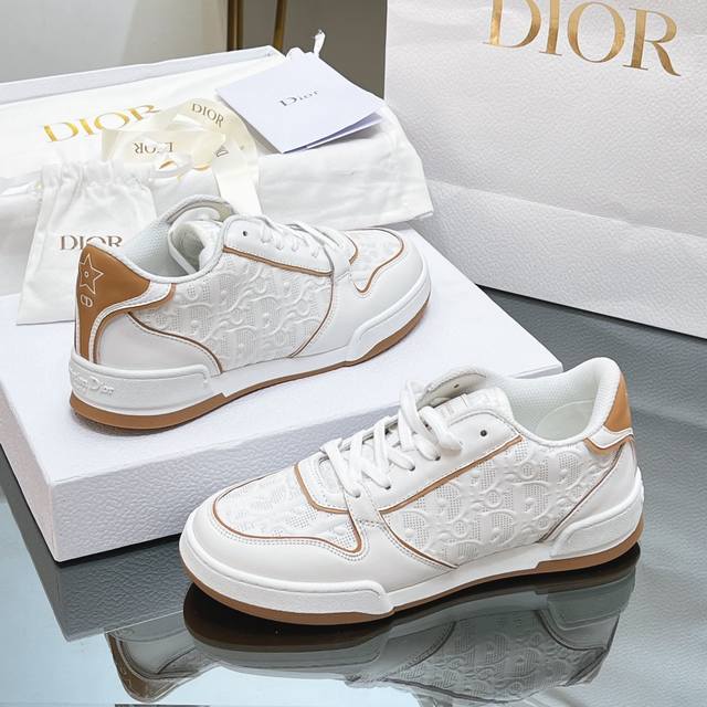 顶级版本 男码50 情侣款 Dior 迪奥one 系列运动休闲鞋、小白鞋 认准我家细节实拍 正确顶级版本、鞋面是原版进口定制头层印花牛皮、鞋舌是原版正确立体的c