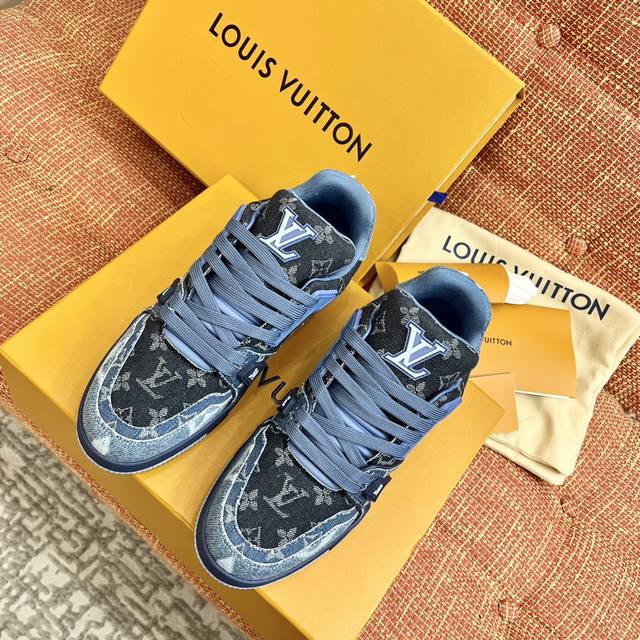 Louis Vuitton Trainer Lv经典厚底运动休闲鞋. 魔术贴，系带新配色 新颜色不断更新，男女情侣款，正品购入开发 每块格版 每一个方格的位置