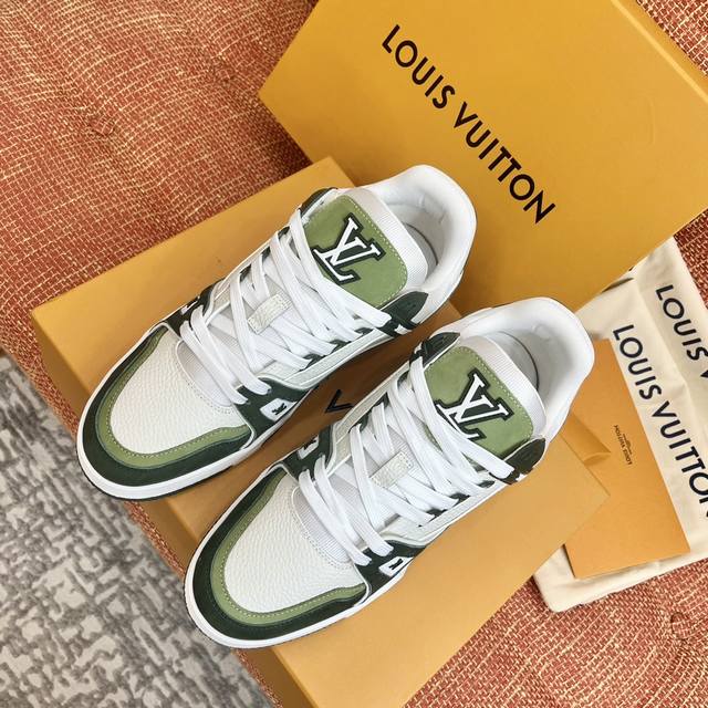 Lv Louis Vuitton Trainer 经典运动休闲鞋 男女情侣款，新颜色不断更新 原版购入开发，历时近三个月的原版复刻 各种水洗擦色工艺 细节满满