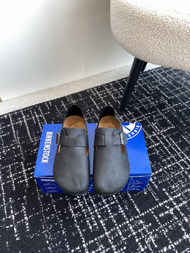 代购级 Birkenstock 博肯 真软木潮流时尚 休闲鞋 人体工程学设计符合脚形的脚床，软木材质穿着超级轻便舒适，楦形线条优美，做工精致，长时间穿着不累脚。