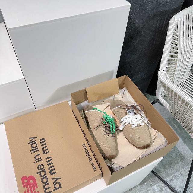 高品质出厂牛反绒 ！顶级品质情侣款！Miumiu X New Balance 联名款nb运动鞋包头半拖款休闲鞋！ Miu24Ss秀场爆出的这双与new Bala