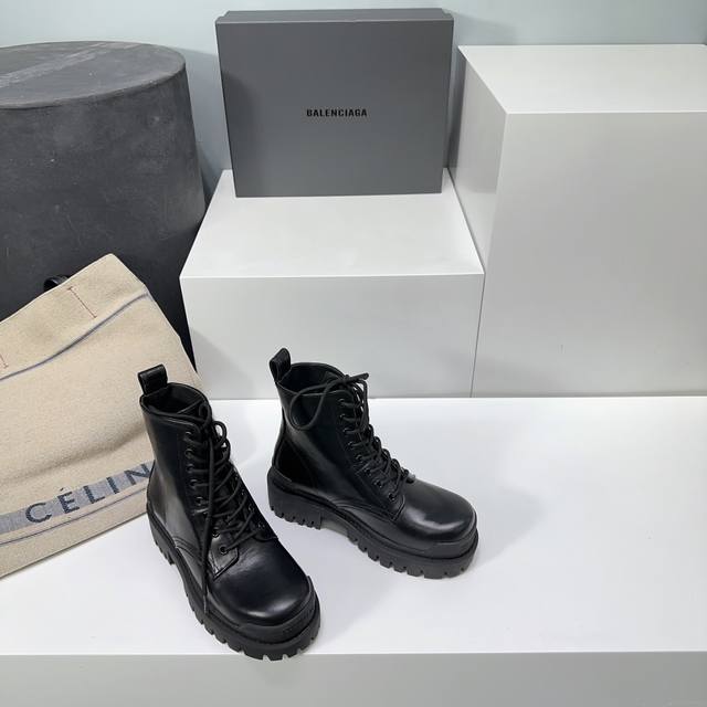 高品质出厂布面 ！皮面 ！涂鸦 ！ Balenciaga 巴黎世家2023新款系带马丁靴！松糕厚底短靴！颠覆了以往马丁靴重、硬、磨脚的缺点 采用原版同步最贵的柔