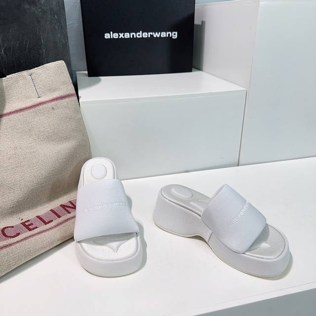 高品质出厂 ！顶级品质！ Alexanderwang 亚历山大王24 春夏新品水钻厚底拖鞋！ 自留款 太好穿了！大王是懂女人的 一脚蹬又多了些慵懒和随意 溜个弯