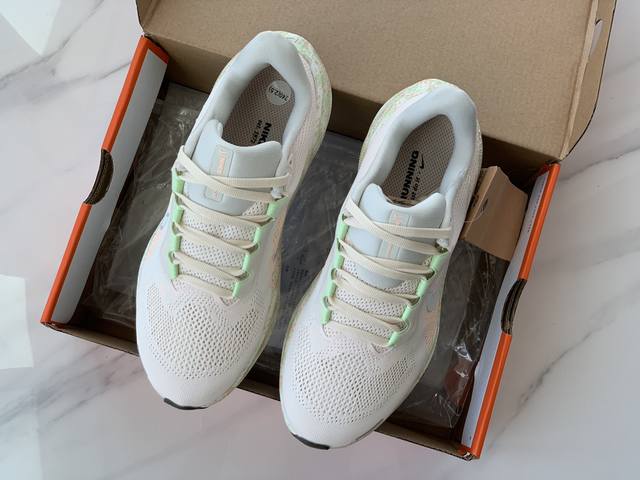 公司级，女款，运动鞋码！ Nike Pegasus 飞马41代跑鞋，经过过去40年不断 升级优化，已成超靠谱的“万人迷跑鞋”啦！ 使用透气的镂空编织织物覆盖鞋面