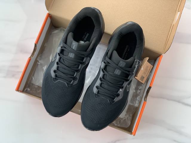 公司级，情侣款，运动鞋码！ Nike Pegasus 飞马41代跑鞋，经过过去40年不断 升级优化，已成超靠谱的“万人迷跑鞋”啦！ 使用透气的镂空编织织物覆盖鞋