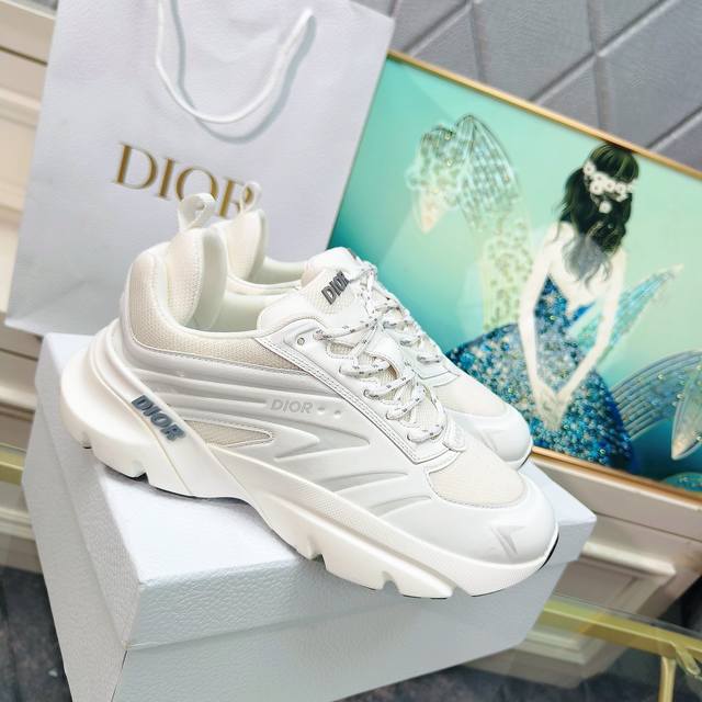 出厂价 Fall2024迪奥dior B32全新shoes来袭。真的太好看啦！ 做工精细网面空压 透气美美哒。 独家开模。原版一比一复刻。无可挑剔 原版开模大底