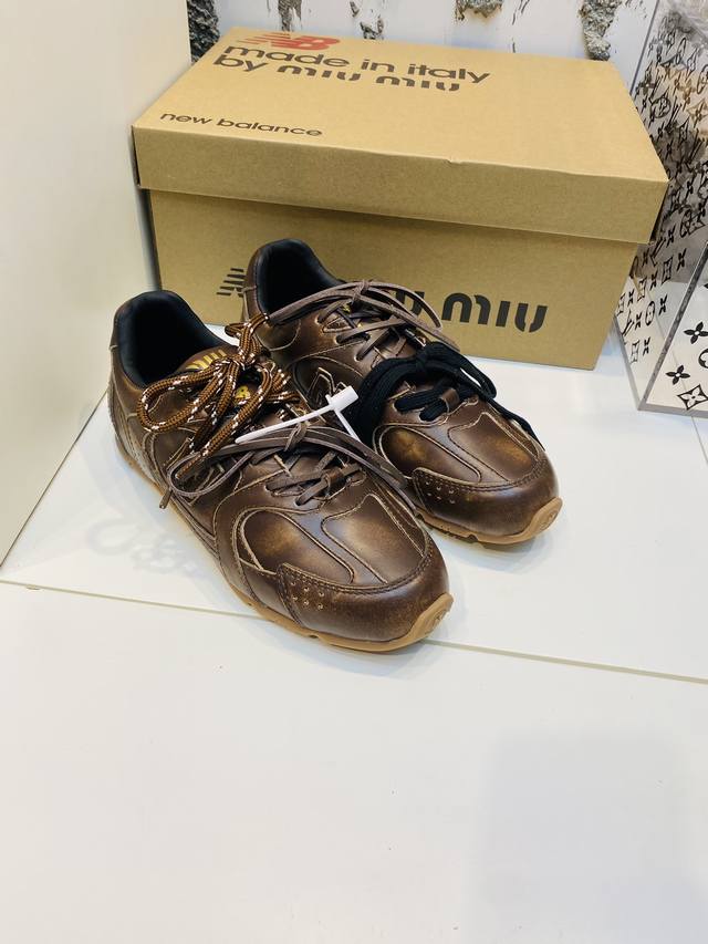 皮款 男码+10 Size: 35-44 情侣款 Miumiu X New Balance 联名款nb运动鞋女 Miu Miu 缪缪大秀上爆出的这双与new B