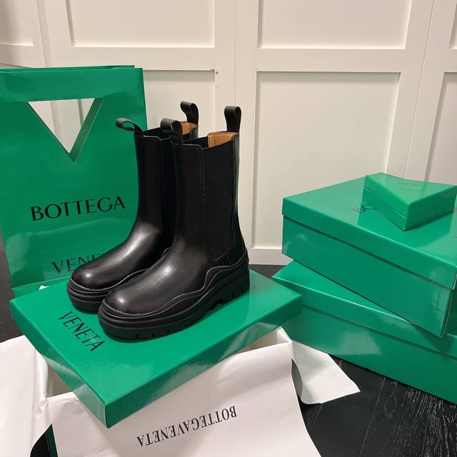 橙子出厂价 BOTTEGA VENETA 秋冬经典款 BV厚底中筒靴 烟筒靴 切尔西靴 真正的经典 永不过时 葆爹穿搭 时尚最前沿 跟高：5.5CM 码数：35