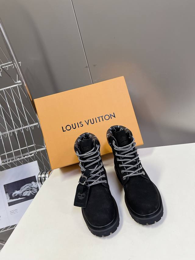 Louis Vuitton 路易威登x Timberland联名 Via Instagram 情侣款大黄靴 今年 1月 LV 2024秋冬 系列于巴黎布洛涅森林