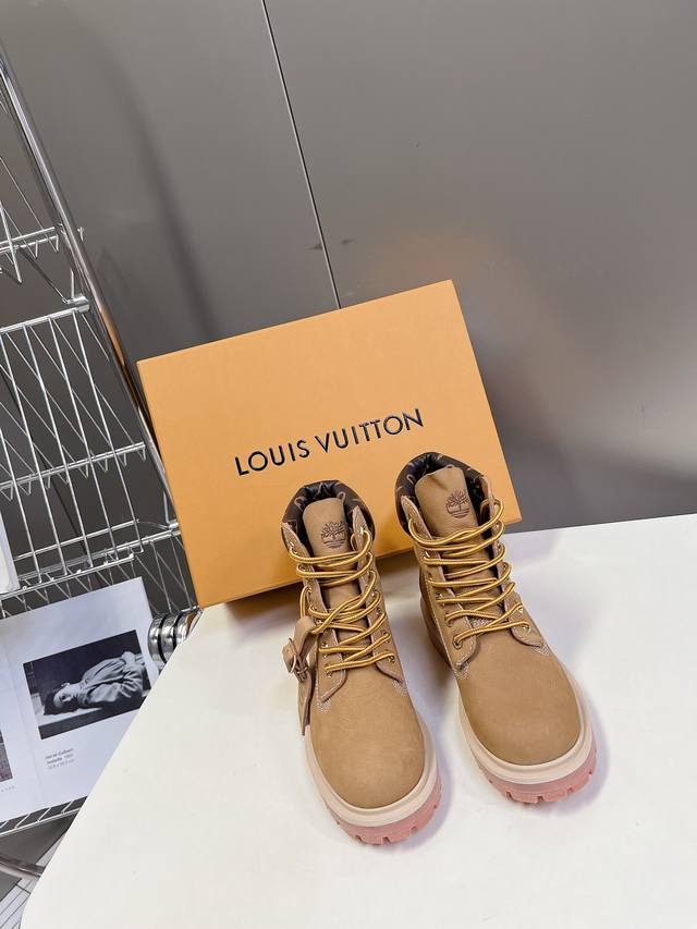 Louis Vuitton 路易威登x Timberland联名 Via Instagram 情侣款大黄靴 今年 1月 LV 2024秋冬 系列于巴黎布洛涅森林