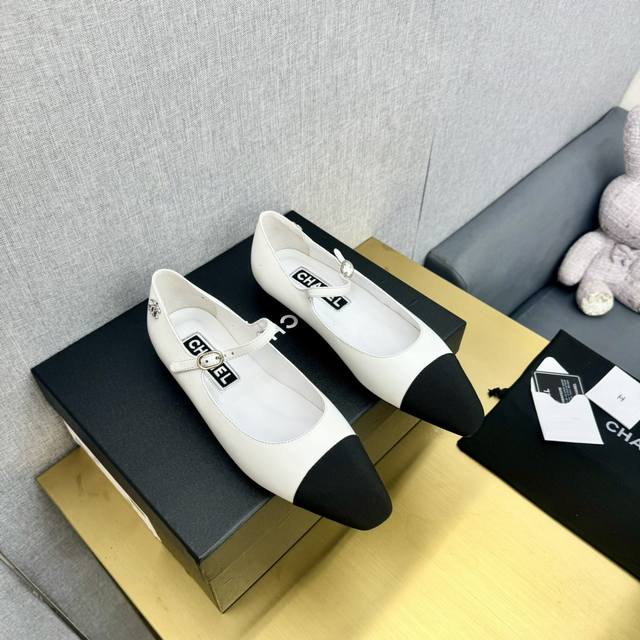 出厂价 size: 35-40 41订做不退不换 CHANEL 24P 早春新款斜方头高跟鞋单鞋 高版本一字带 尖方头 拼色玛丽珍鞋 小香家今年最火的两款鞋 就