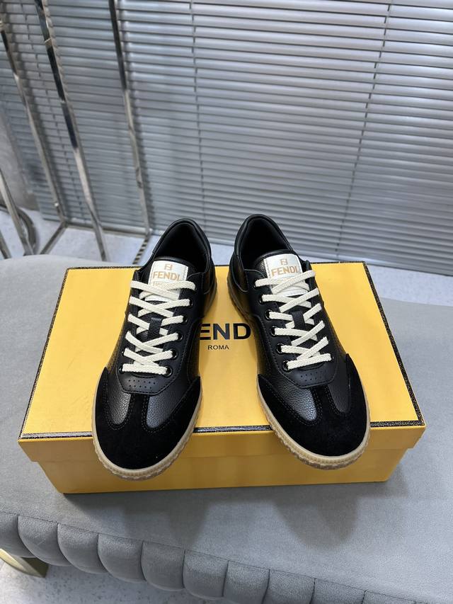 Fendi 芬迪情侣款德训鞋，阿甘鞋 休闲运动鞋！ 各大博都主有荐推的 永不褪色的阿甘训德鞋 绝对人手入必的德训白小鞋 原版开发 原版定牛制皮 牛反绒 原版大底