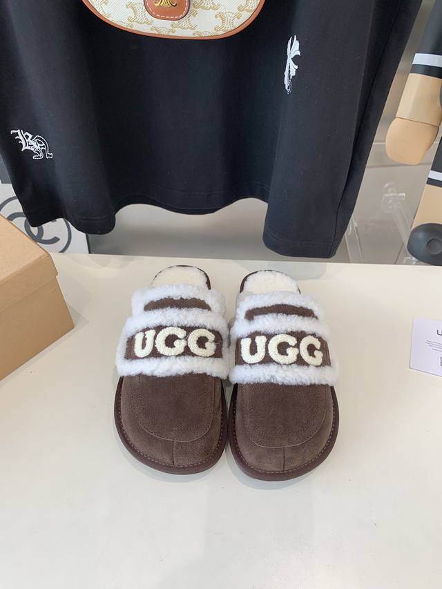 出厂价 薄底UGG logo拖鞋太火啦 一眼就上头的款式 胖胖的方圆头鞋 加上羊毛边边logo 憨憨的可爱。鞋身很轻巧 走路简直可以跳起来！ 四色:栗色 咖色