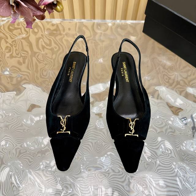 顶级品质Saint Laurent 圣罗兰Lee金属扣单鞋 YSL姐姐的美丽尤物高跟鞋 又是人间圣罗兰 Rose同款的小方头 高跟鞋化很好修饰脚型，奢华金属链