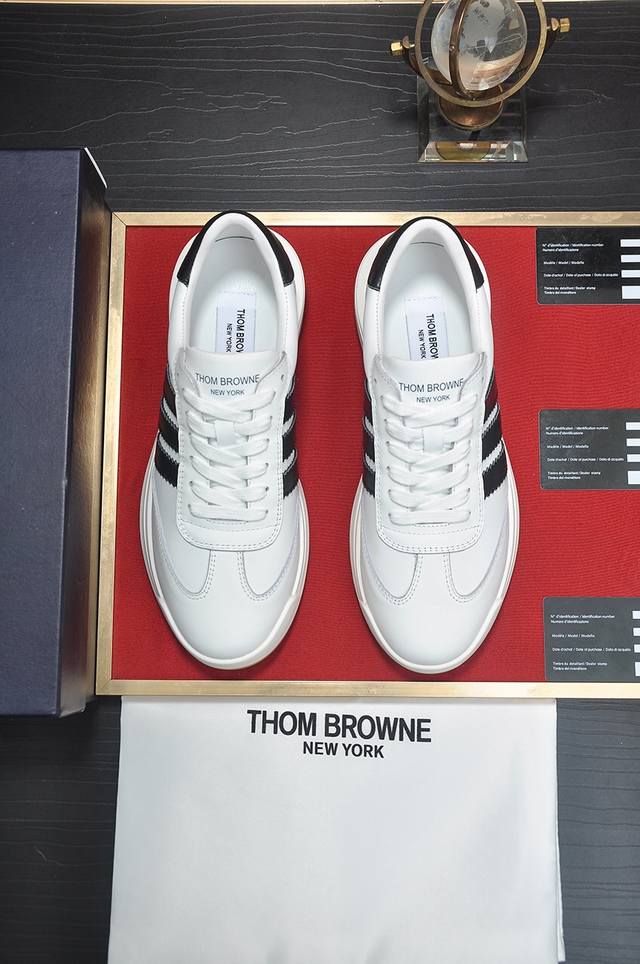 THOM BROWNE 汤姆.布朗 TB官网同款原单爆款运动鞋 头层牛皮加透气布料1：1原板 羊皮内里鞋身配件一比一开模 专柜品质 亲们你还为穿着搭配鞋发愁那这