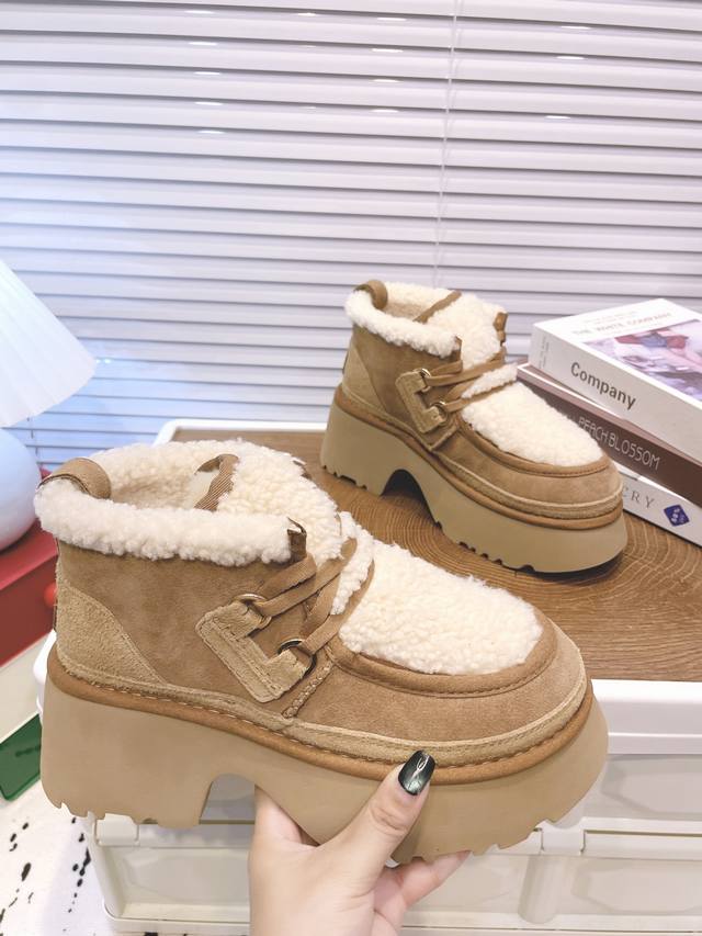 UGG P: 女款Size：35-40 2024UGG秋冬新款 厚底坡跟人鱼系带靴 ugg泰迪卷毛 毛毛鞋软软糯糯 百搭时尚新款 小仙女冬天的必备品 上脚非常轻