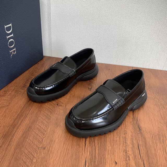 编码：YS004050 迪奥 Dior Explorer 乐福鞋 黑色光滑牛皮革懒人鞋 2024SS新款出货 小牛皮&开边珠牛皮鞋面和同色调凹口橡胶鞋底，小牛皮