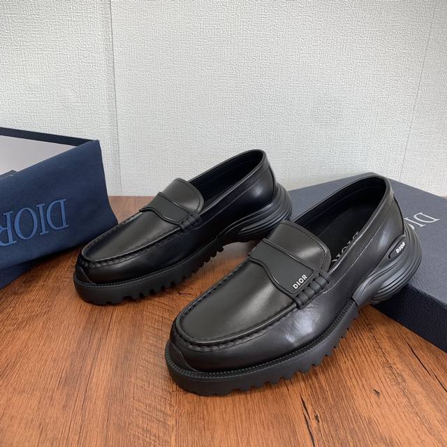 编码：YS004050 迪奥 Dior Explorer 乐福鞋 黑色光滑牛皮革懒人鞋 2024SS新款出货 小牛皮&开边珠牛皮鞋面和同色调凹口橡胶鞋底，小牛皮