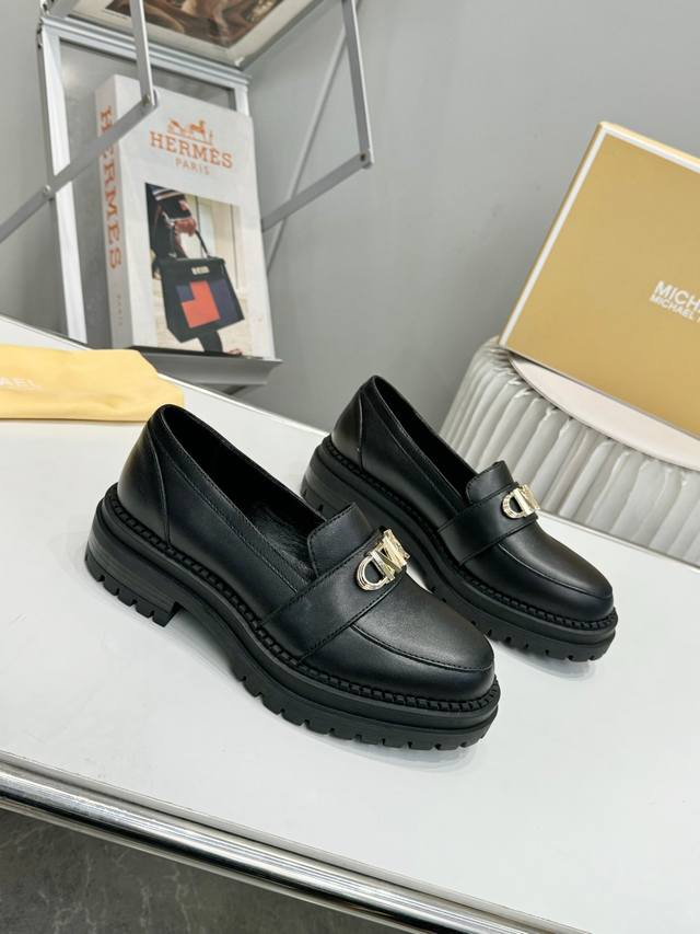 MICHAEL KORS 2024秋冬单鞋最新款 跟高4厘米，进口头层牛皮面料，35-41 35、41不支持退换 工厂价