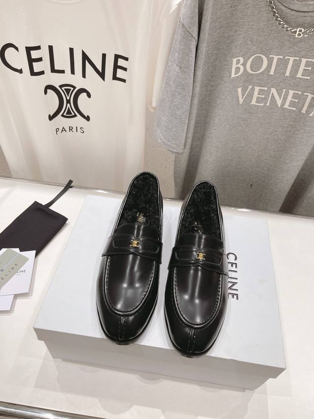 高版本出厂 毛里 CELINE*赛琳2024ss新款乐福鞋、专柜正品购入开发、五金扣设计极具品牌辨识度 鞋面开边珠牛皮 内里进口羊毛 真皮大底 码数35-40