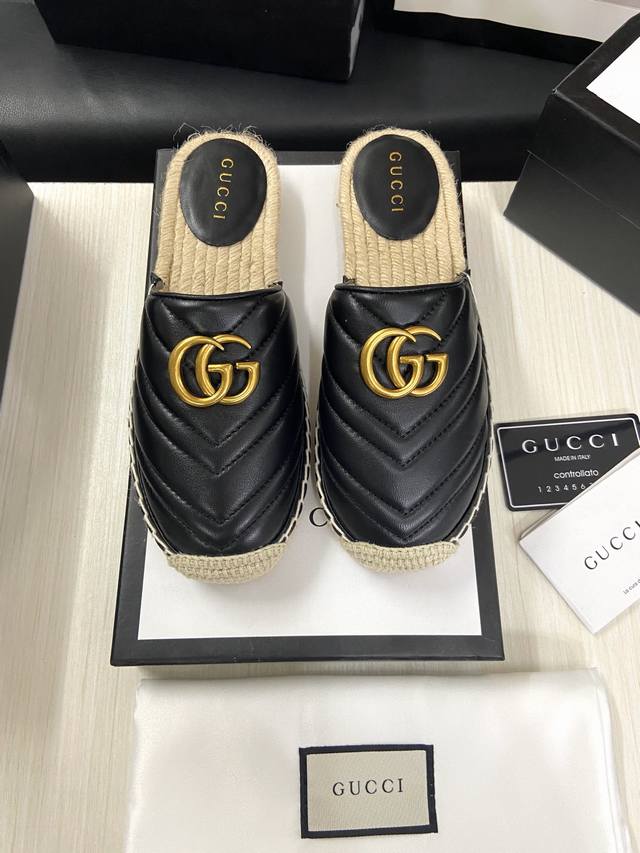 GUCCI 半拖 长期做货官网最新款，原版1:1 开模橡胶注塑一体麻底，新款布面搭配经典双G饰扣 平底休闲，上脚舒适 面料：进口山羊皮 内里 垫脚羊皮 码数：3