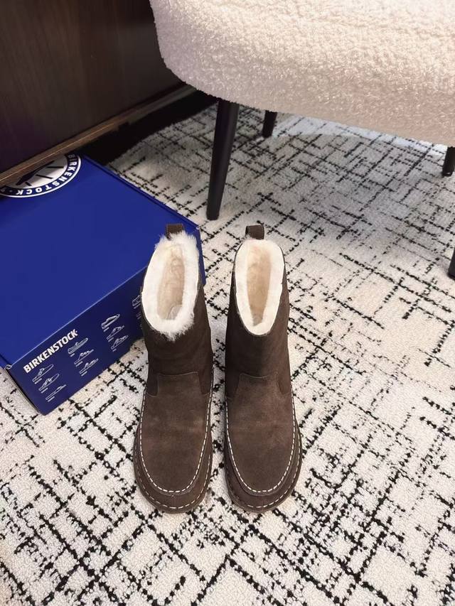 代购级 勃肯_雪地靴 BIRKENSTOCK 万年经典勃肯强势推出，一个品牌就是一个鞋子类型，其构造鉴于人体工学设计，让脚完全解放舒适打 造的，所以其脚床的构造