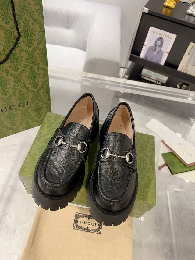 Gucci 23ss 新款马衔扣女士GG沟纹乐福鞋 高端版推荐 最美单鞋 上脚秒变小仙女♀各种场合轻松驾驭，牛皮面 跟高1.5cm 码数:35-40 41定做不