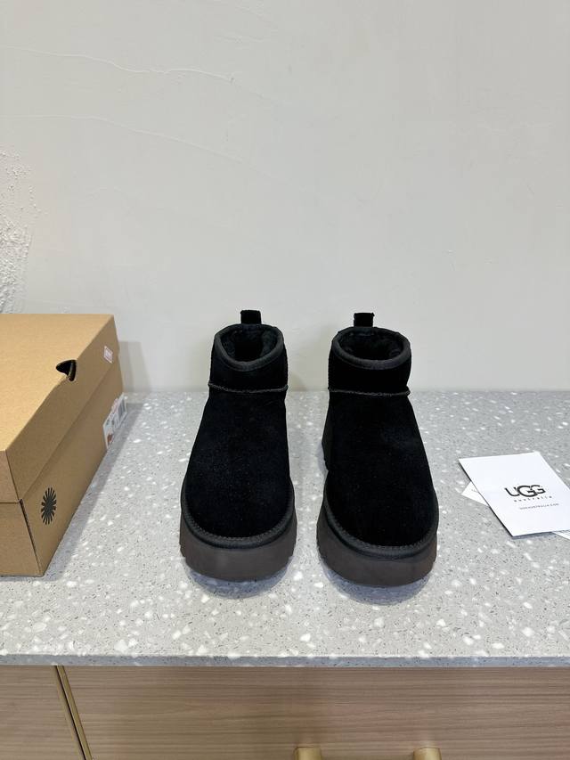 7cm UGG 油叽叽 厚底 人鱼 超短靴 雪地靴 铅笔靴 原版购入开发 做货 UGG这款高跟雪地靴真的打破了传统以来厚底靴的风格，太有设计个性了 深得少女心啊