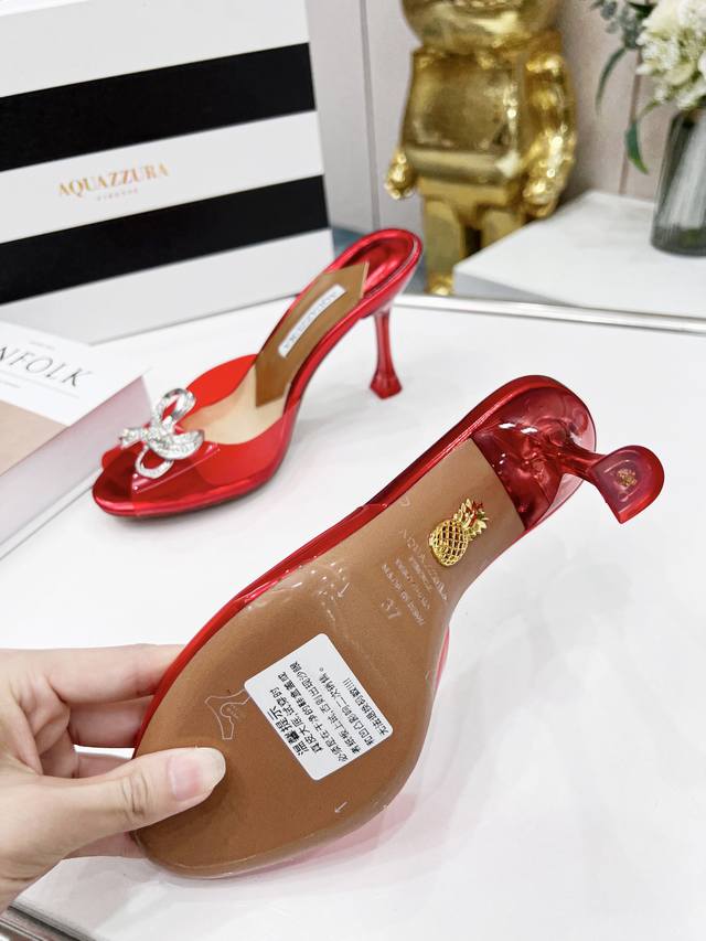 AQUAZZURA 菠萝｜来 Aquazzuea高跟系绑带凉鞋 新品透明设计，水晶镶嵌，时尚新潮，后置系带脚踝绑带轻盈优雅、创意菠萝高跟与镶钻尖头璀璨夺目，延续