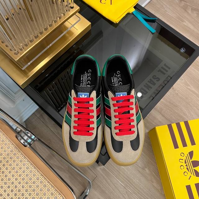 顶级版本升级版 adidas x Gucci联名款运动鞋 春夏新品 专柜新款拼色联名款运动鞋情侣款休闲板鞋系列～ 这一季的新配色绝了爆款 融汇两个品牌丰富且历史