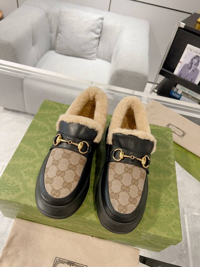 Gucci 23ss 羊毛雪地靴终于来了 专柜同步 秋冬必备的单品提花面料logo头层牛皮 进口羊羔毛内里 防滑TUP大底 码数：35-41 41定做退换