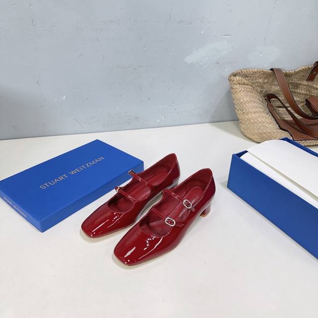 高品质出厂 ！小众潮牌顶级品质！Stuart Weitzma25AW春夏新款水钻扣粗跟玛丽珍小皮鞋！ 匠心品质精湛工艺，SW思缇韦曼作为精品鞋履品牌，专门为亚洲