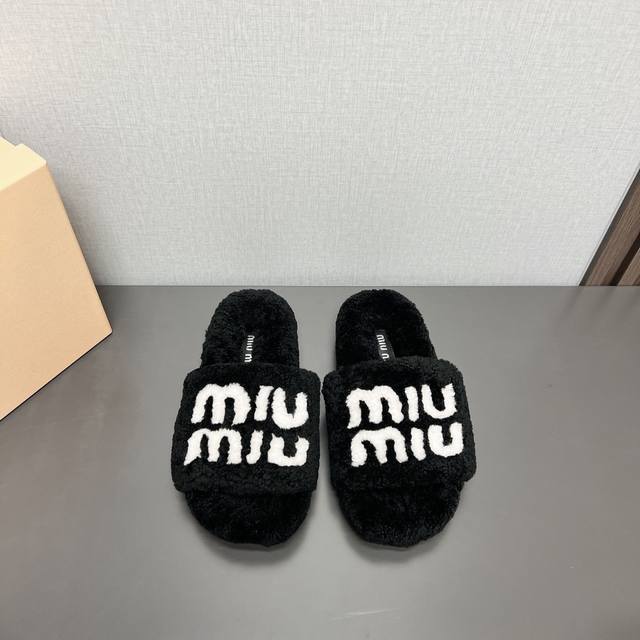 独家顶级版本 缪缪miumiu2024vs新款毛拖系列 百搭时髦单品！不管居家还是外穿都是品味的象征性！ 秋冬搭配袜子 那更是太绝太绝了 面料：定制原版