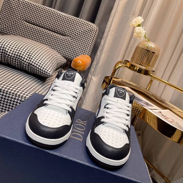 Dior 2024’ss sneakers 迪奥B57 意大利经典工艺网红媲美滑板鞋 大底：原版原模TPU鞋底 面料：进口细纹牛皮 内里：韩国进口网纱 垫脚：原