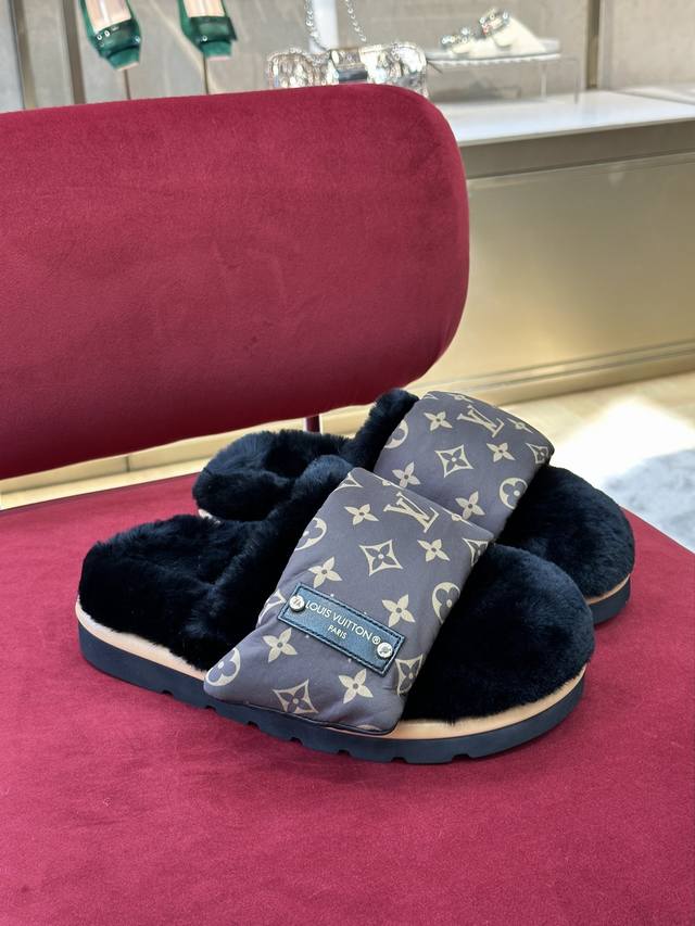 顶级品质 louis vuitton fw24 new arrival～ lv家2024新秋冬情侣款羊毛拖鞋新品 厚底纯羊包头拖鞋，鞋面monogram填充90