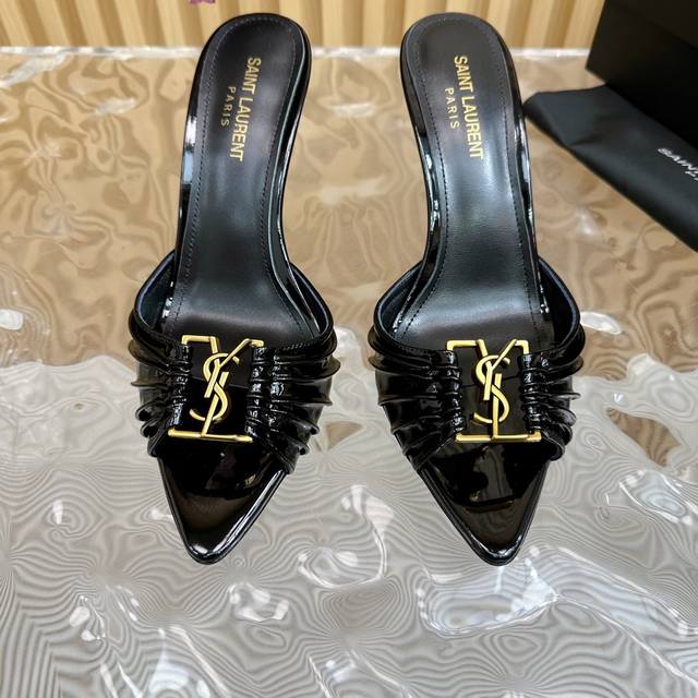 独家新款上架 YSL 圣罗兰 SS2024夏季鱼嘴 高跟新品 走秀款高跟凉鞋 2024全新春夏系列后带方扣高跟凉鞋 ！ 尖头高跟拖鞋淡淡的夏日里怎么少得了一双仙